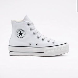 NWT women’s platform converse high tops in white